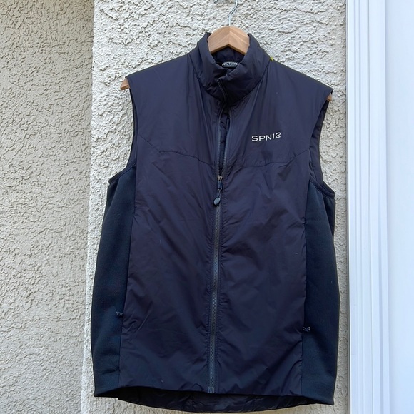 Arc'teryx Other - Arc'Teryx Season 12 Cast & Crew Black Vest Men's Size 12
